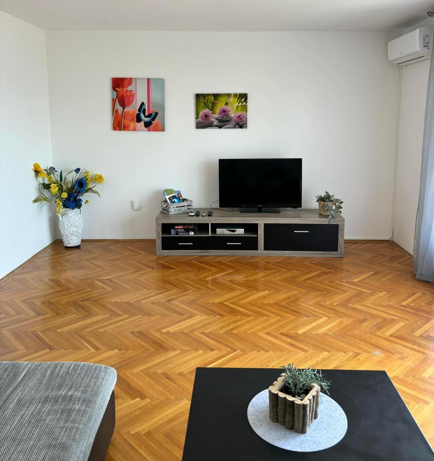 Helen Apartments ツリクヴェニツァ エクステリア 写真